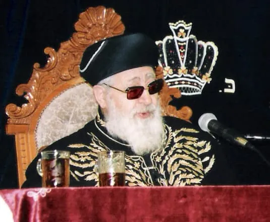 Entre 1947 et 1950, il préside le grand tribunal rabbinique du Caire en Égypte. En 1968, le rabbin Ovadia Yosef est nommé grand-rabbin de Tel Aviv. Élu pour 10 ans, il obtient le titre de Rishon Letsion, grand-rabbin séfarade d'Israël en 1973.

C'est à ce poste qu'il a, en 1973, à se prononcer (positivement) en faveur de la judaïté des Falashas (juifs d'Éthiopie). Il se distingue en cela des positions conservatrices d'autres responsables juifs orthodoxes, de même qu'il autorise plusieurs centaines de femmes agounot à se remarier alors que leurs époux ont été portés disparus pendant la guerre du Kippour.